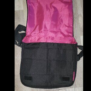 11" Belkin laptop/tablet bag cross body